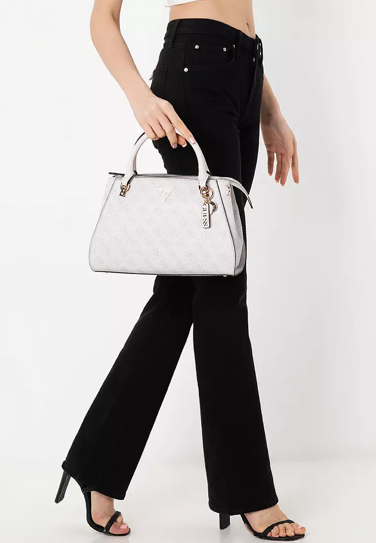 Bolso GUESS Noelle Luxury Satchel - Color Hueso (Bone), Correa Ajustable, Diseño Elegante Y Práctico