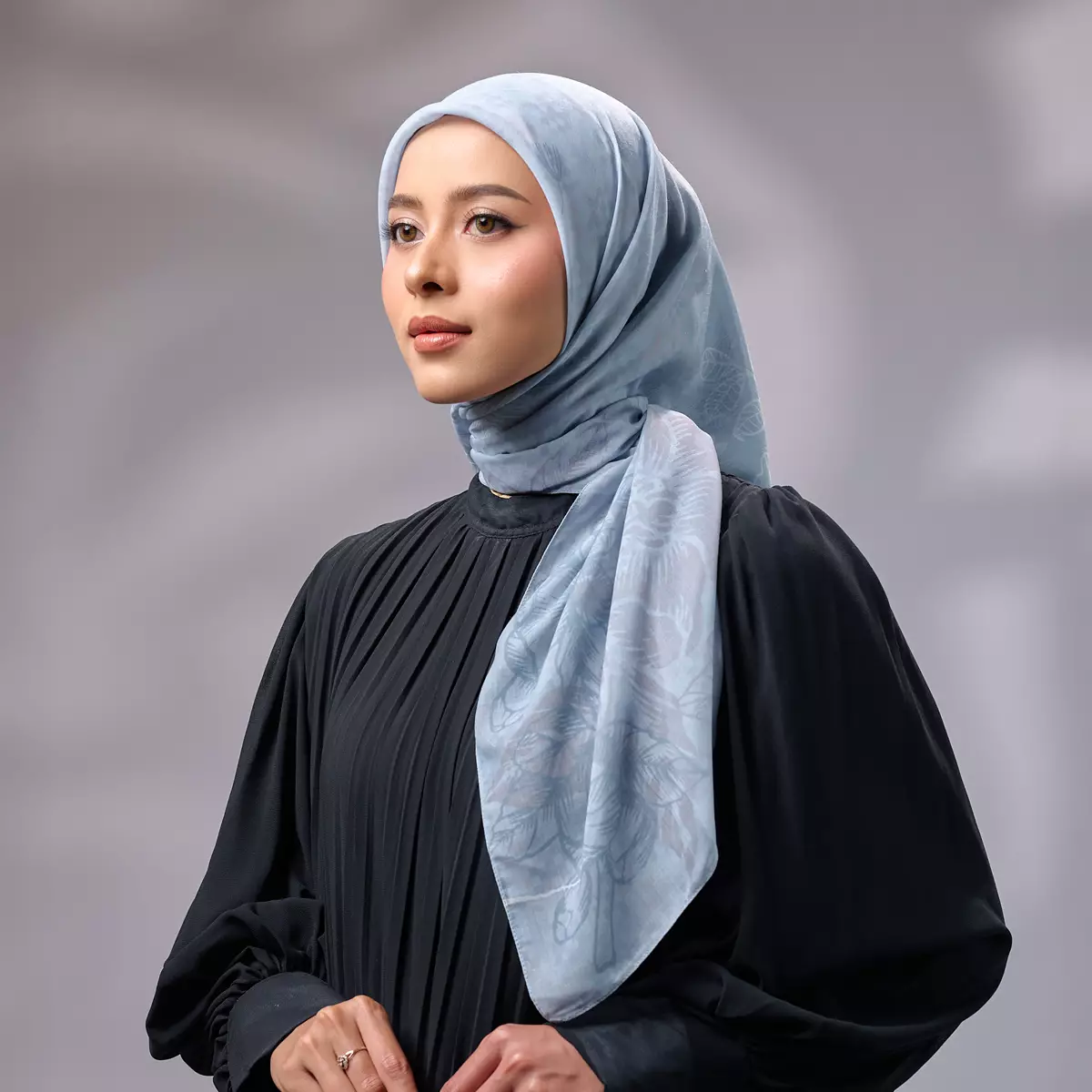 ZM Zaskia Mecca - New Jola Grey Tasdia Voal Scarf Kerudung Segi Empat Wangi Water Splash Ultra Sonic