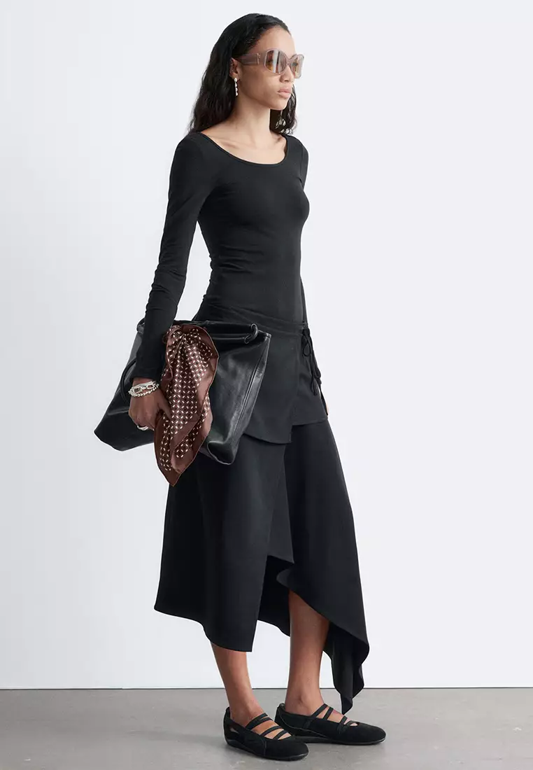 Long-Sleeves Scoop-Neck Top