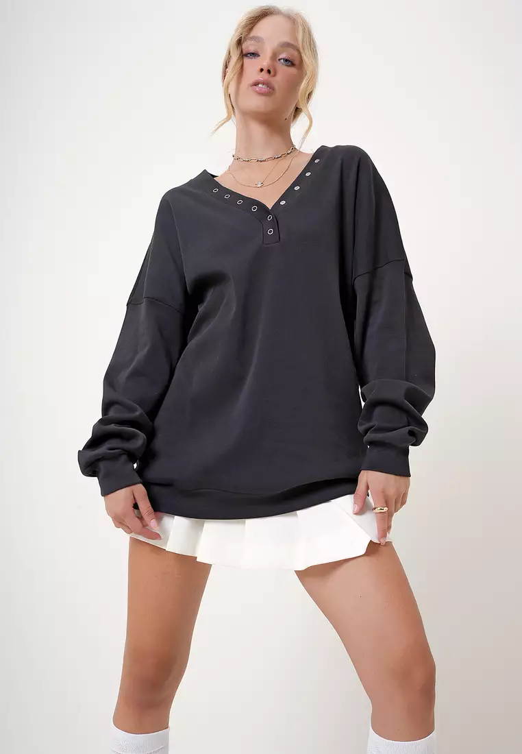 Snap Button Collar Sweatshirt