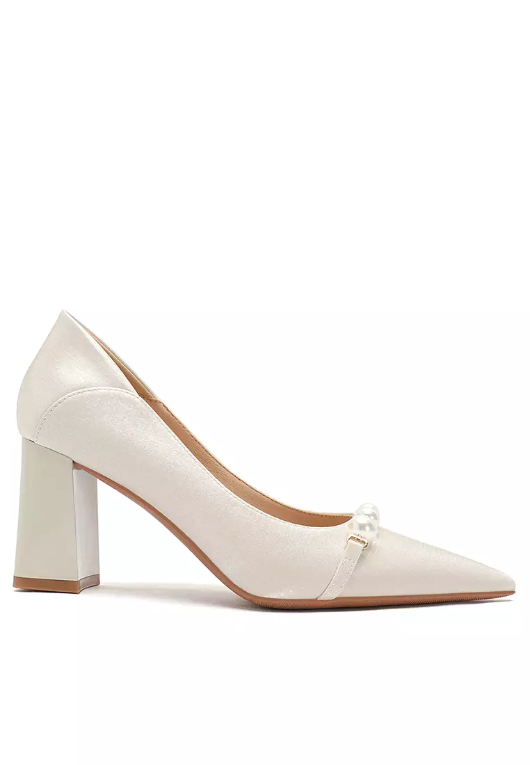 Discount on Twenty Eight Shoes  shoes - SKU: 8cm Pointy Pearl Chain Pumps 873-9