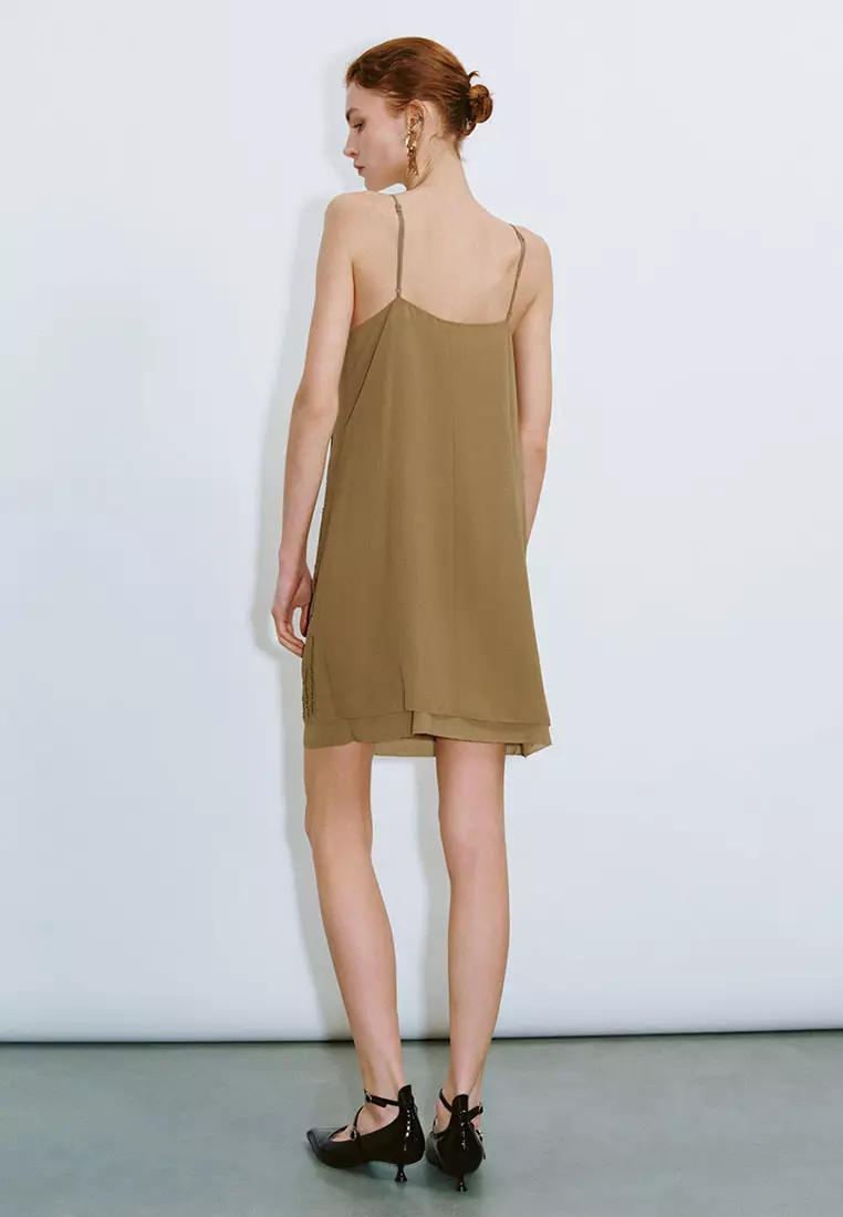 UR秋季新款女装魅力氛围感水钻短款吊带连衣裙UWG740156