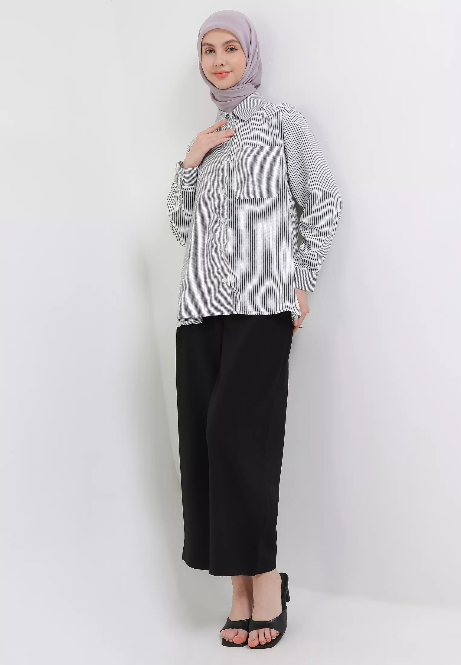 MFMW Sarah Atasan Kemeja Hitam Motif Salur Putih