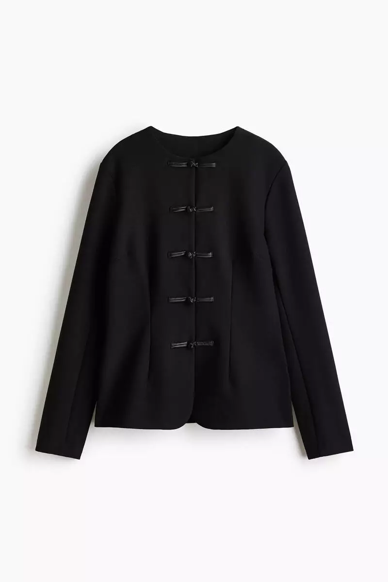 Knot-button jacket