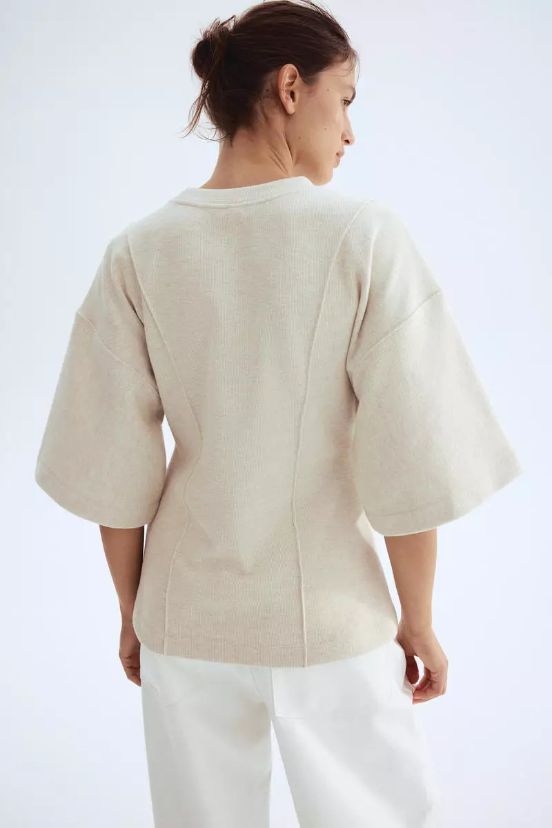 Loose-fit fine-knit top