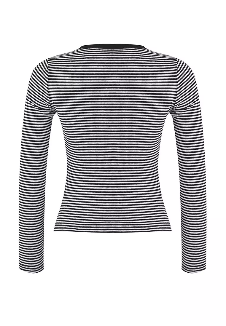 Black Crew Neck Buttoned Fitted/Fits The Body Flexible Ribbed Knitted Blouse