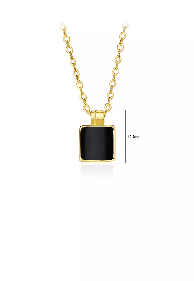 Gold simple chain outlet with locket