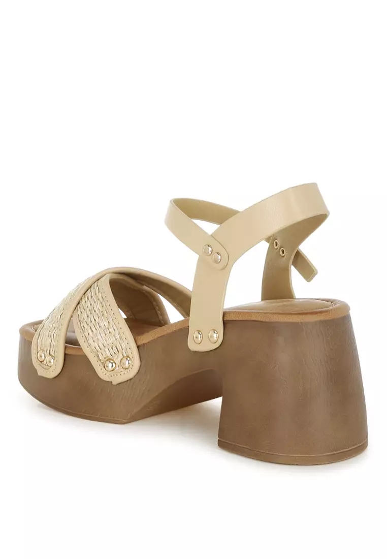 Sandal Bakiak Rafia Bertabur Paku Warna Alami