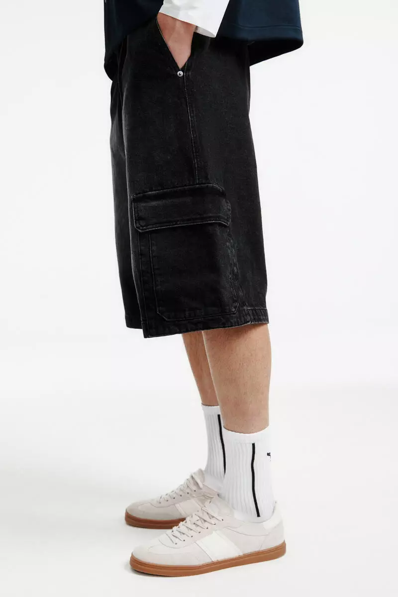 Loose Fit Cargo denim shorts
