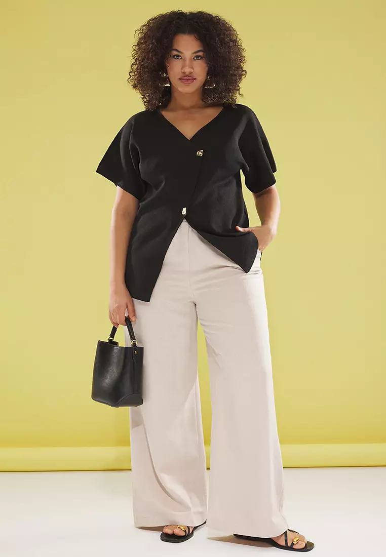 Black Buttoned Asymmetric Closure Knit Blouse Tbbss25Af00071
