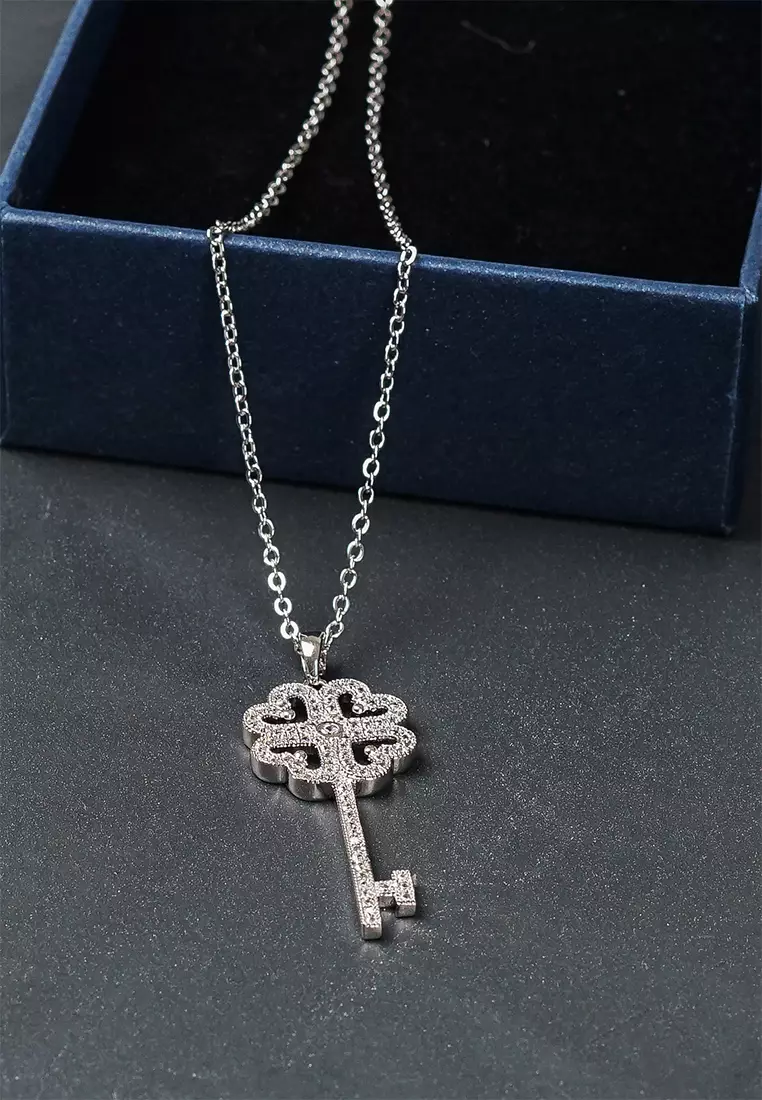 Fashion and Elegant Pattern Key Pendant with Cubic Zirconia and Necklace