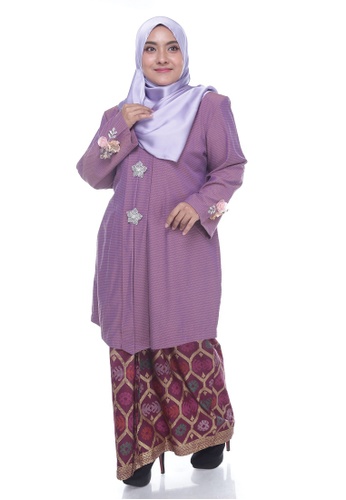 Buy Nayli Plus Size Purple Pink Kebaya Labuh from Nayli in Pink and Purple at Zalora