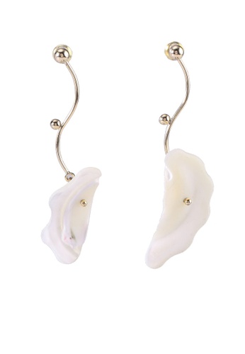 Red's Revenge white Minimalist Shell Dangle Earrings 82700AC3C71FCCGS_1