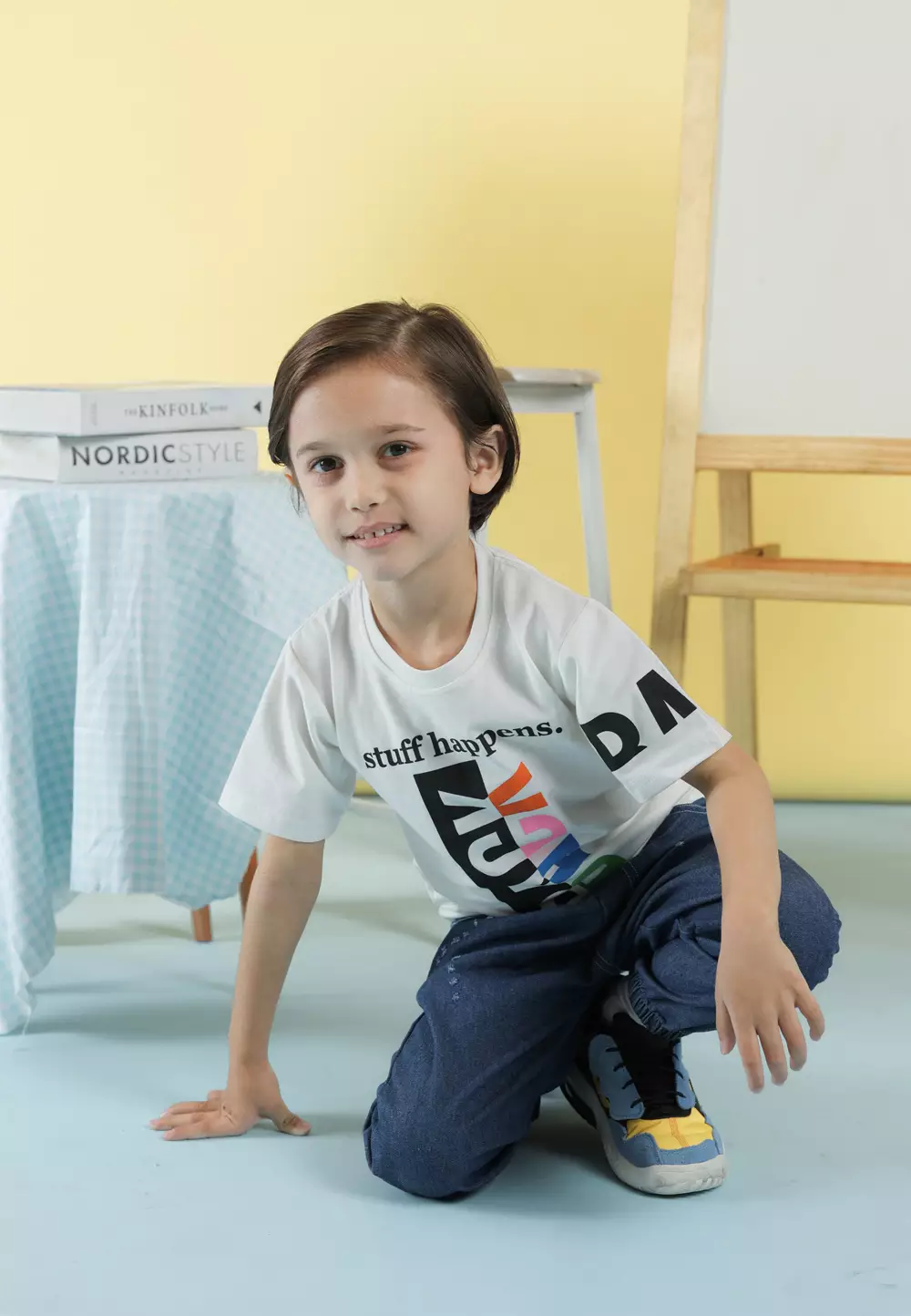Wakakids Baju Atasan Kaos Anak Laki Laki Usia 1 Tahun Hingga 4 Tahun T-shirt Motif Stuff Happens 3941 Putih