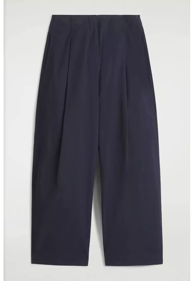 PLEATED BARREL-LEG CHINOS