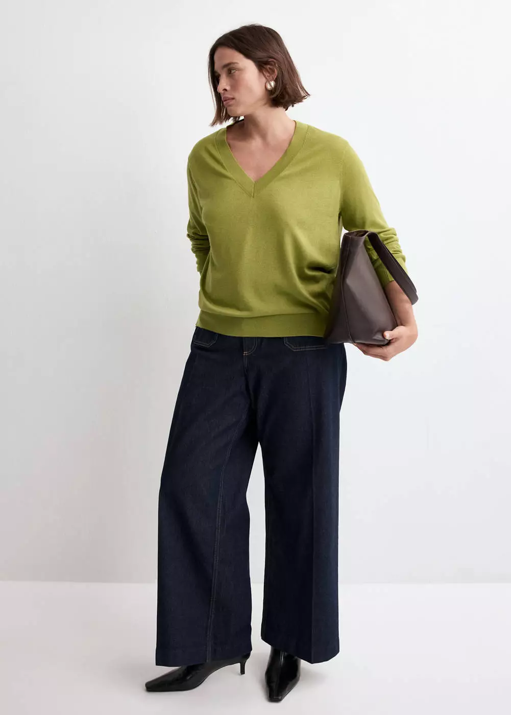 Sweater rajut kerah V