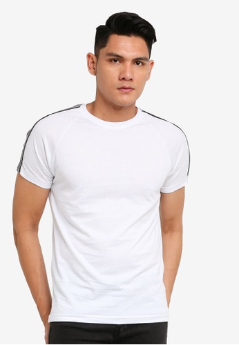 Buy Brave Soul Raglan Crew Neck T Shirt Online Zalora Malaysia A crew neck t shirt is a style of shirt or garment with a round and curved neckline often worn with other layers as well. raglan crew neck t shirt