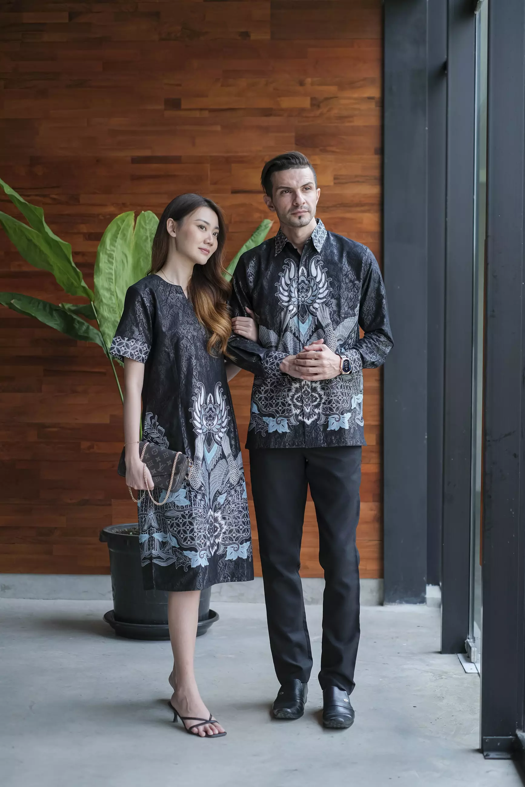 Jual Batik Adyatma Gantari Black Dress Wanita Foil Original 2026 ...