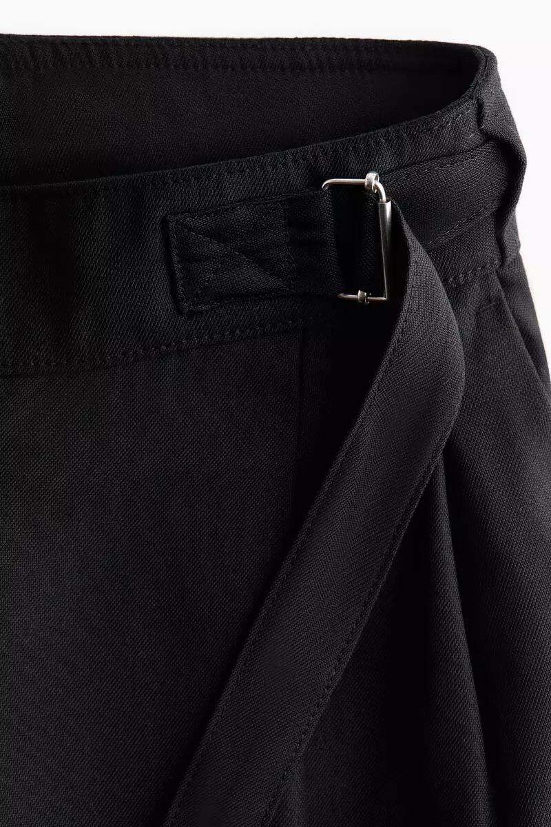 Wide belt-detail trousers
