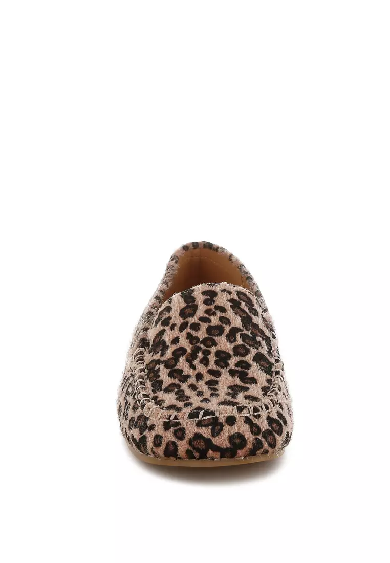 Sepatu Loafer Datar Motif Macan Tutul