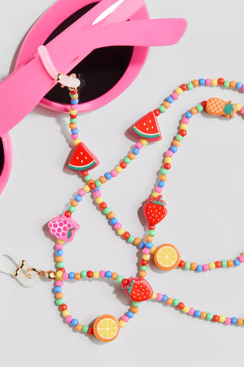 Sunglasses with chain