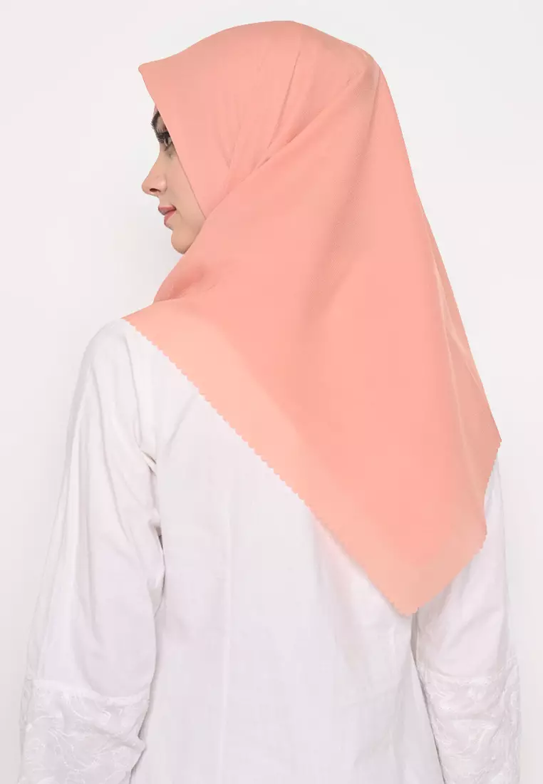 Hijab Segi 4 Bella Basic Lasercut Peach