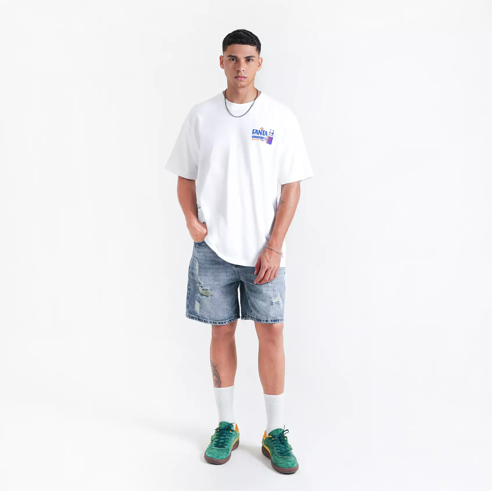 CELCIUS FANTA Fanta Bottle Pour White T-Shirt LIN001425C Putih