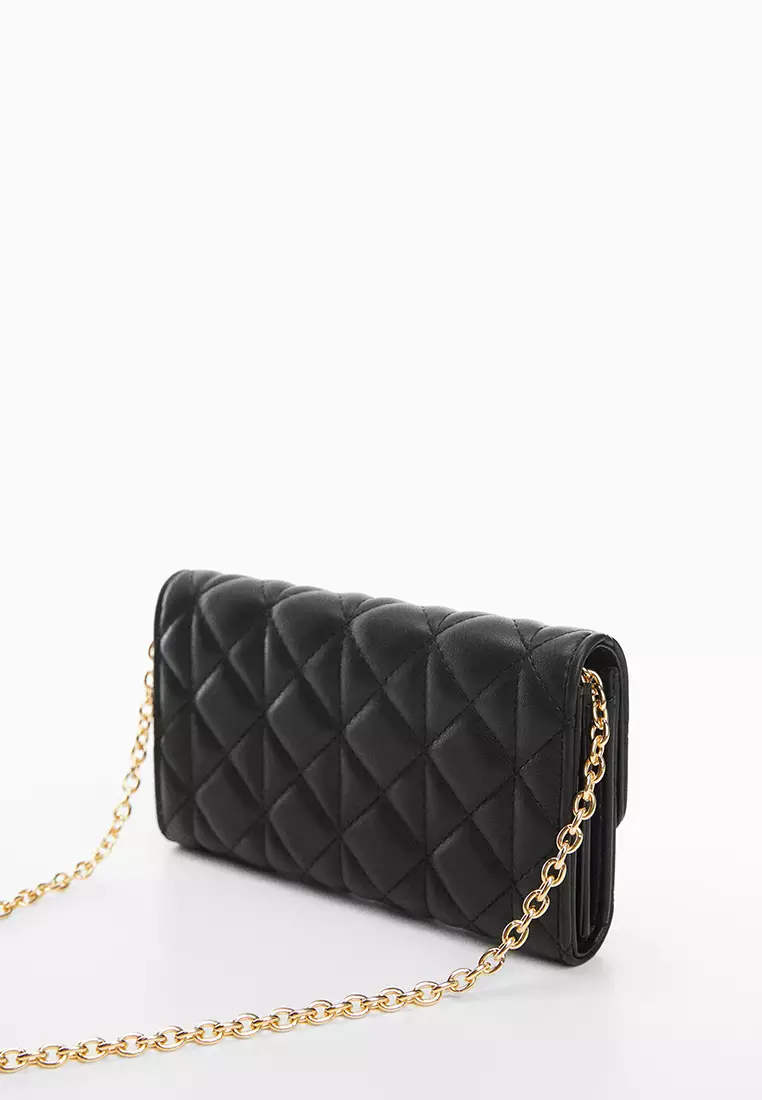 Purse deals with chain