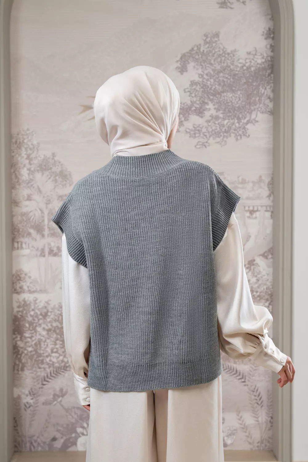 Klamby - Mecy Sleeveless Knit Vest Carbon Grey