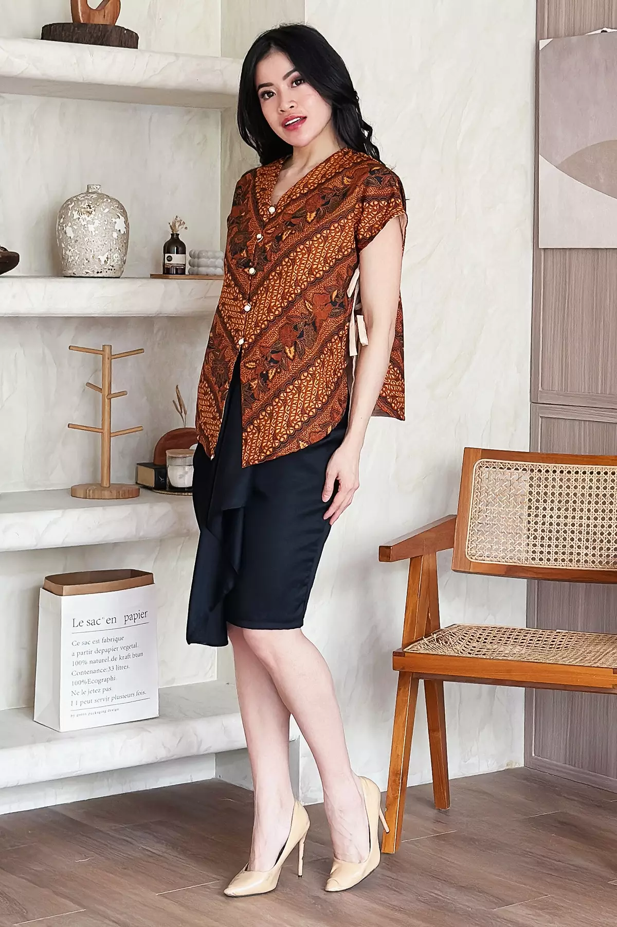 Viveka Batik Cokelat Kebaya Vest
