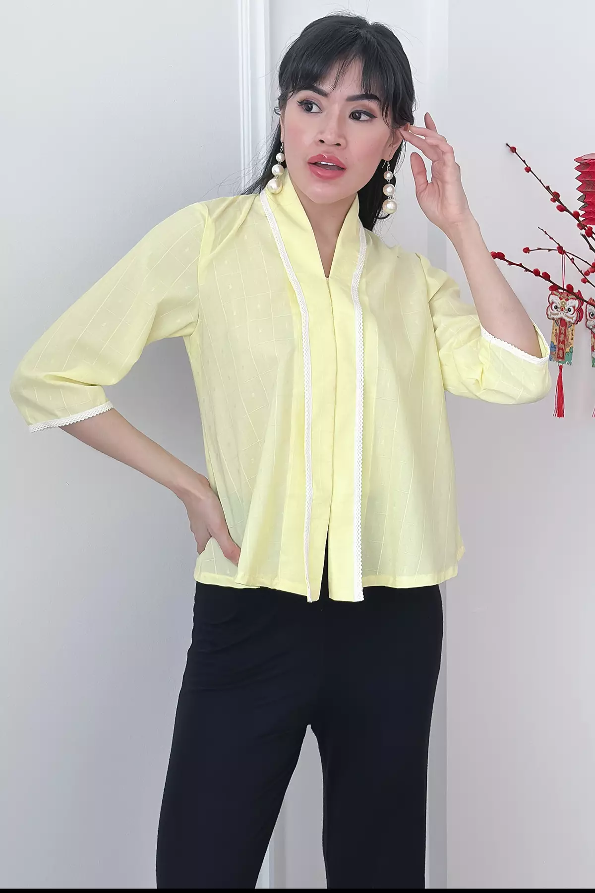 Menik Renda Kuning Kutubaru