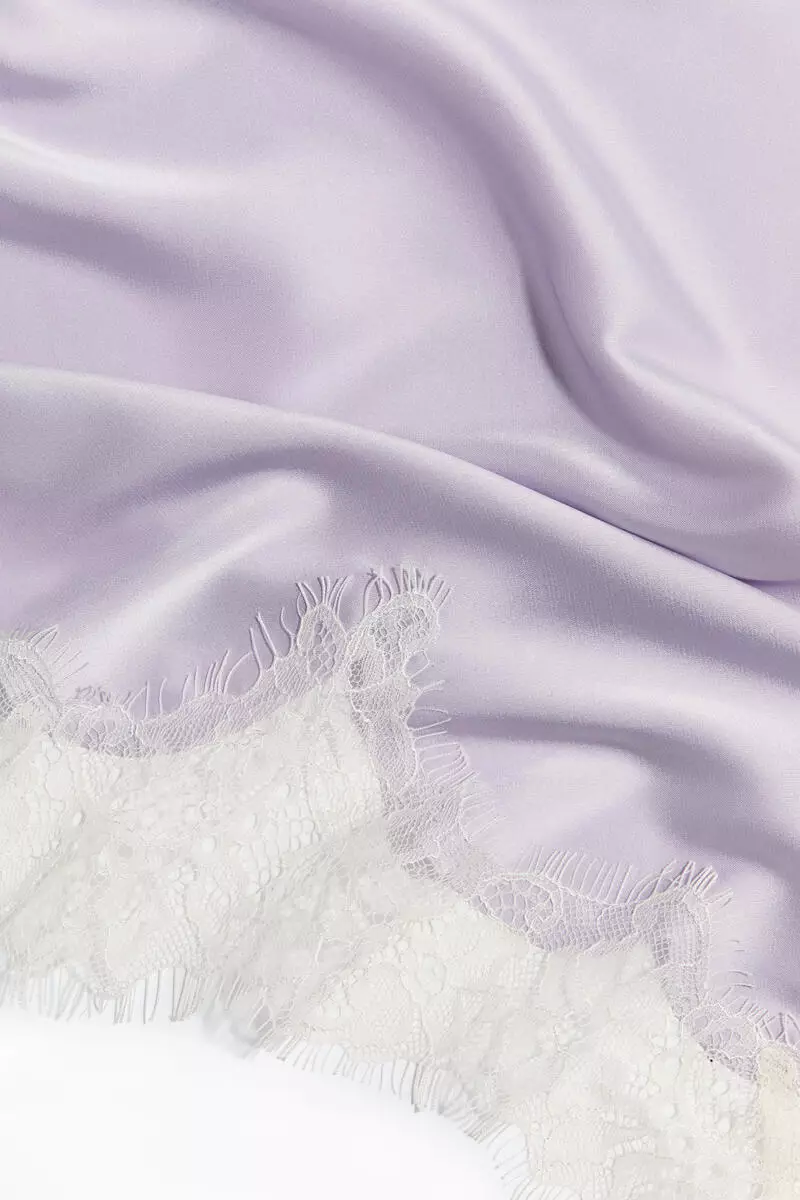 Lace-trimmed triangle scarf