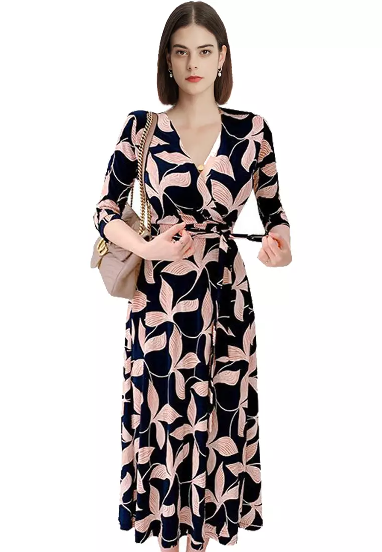 Buy Sunnydaysweety 2024 Ss Elegant Vintage V Neck Half Sleeve Lace Up Waist Printed Midi Dress 7733