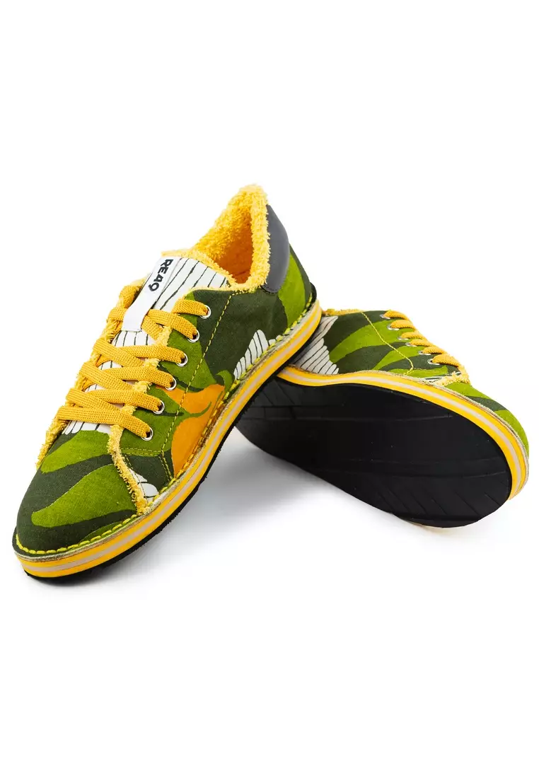 MARE LIFESTYLE Sneakers - Made from 100% Recycled Materials in Italy from Recycled beach beds and chairs fabric and car tyres for the soles. MARE LIFESTYLE sneakers - Green/Yellow
