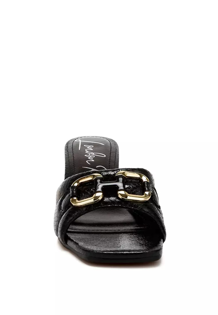Sandal Motif Ular Detail Horsebit Hitam