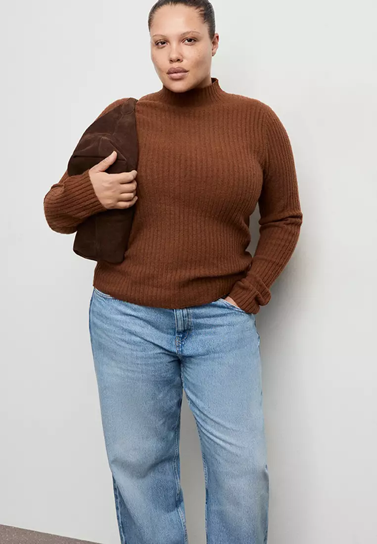 Straight Low-Waist Jeans