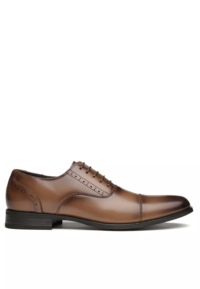 Discount on Twenty Eight Shoes  shoes - SKU: Carved Business Leather Shoes Kb96-3
