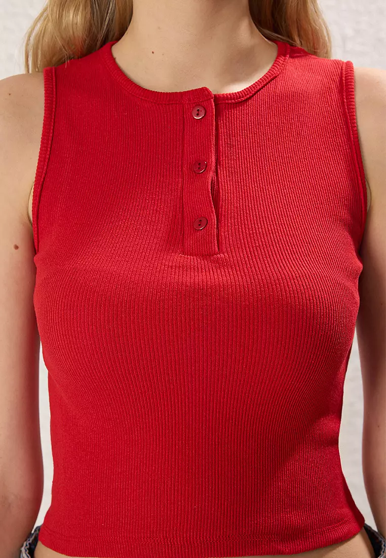 Red Buttoned Pool Collar Sleveless Ribbed Flexible Crop Knit Undershirt
