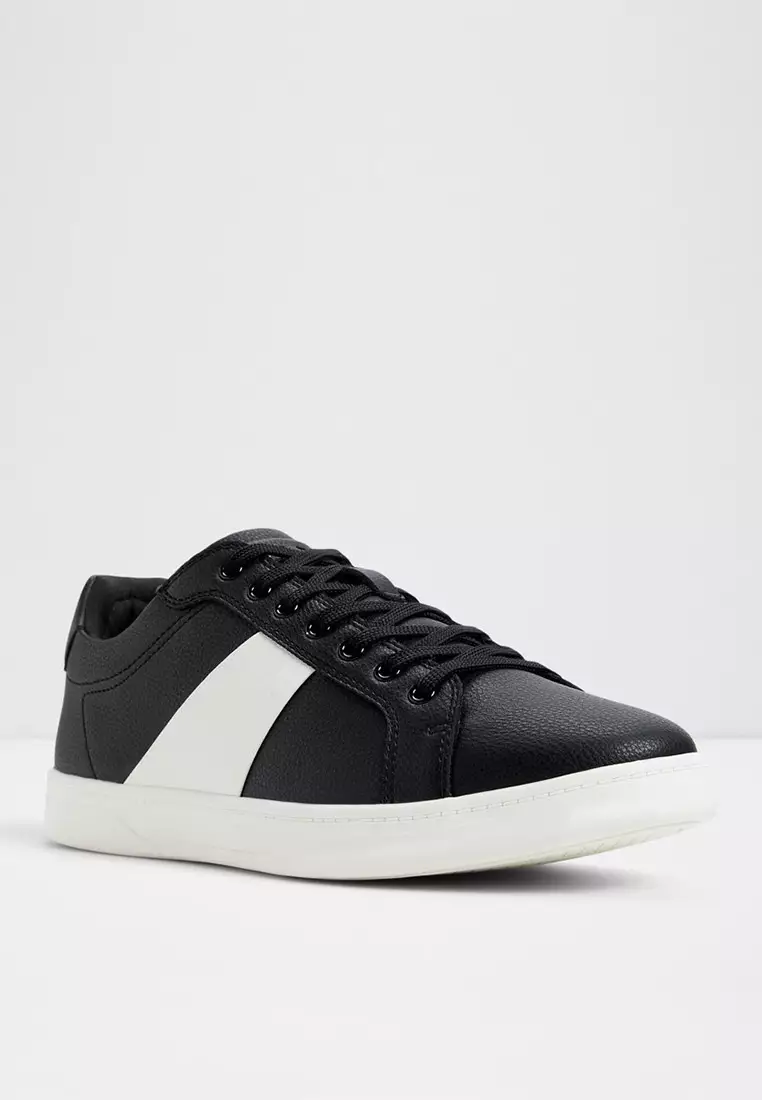 Ozzy Low-Top Sneakers