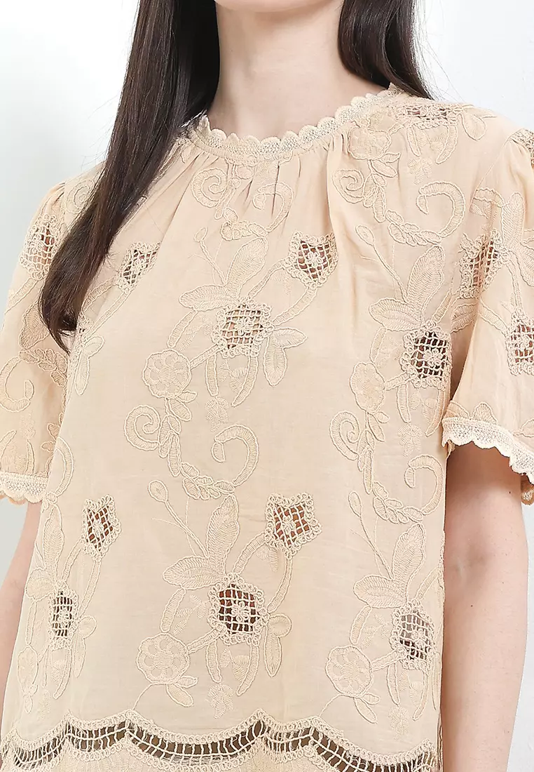 S/S Flo Emb Blouse W/ Lace Trims