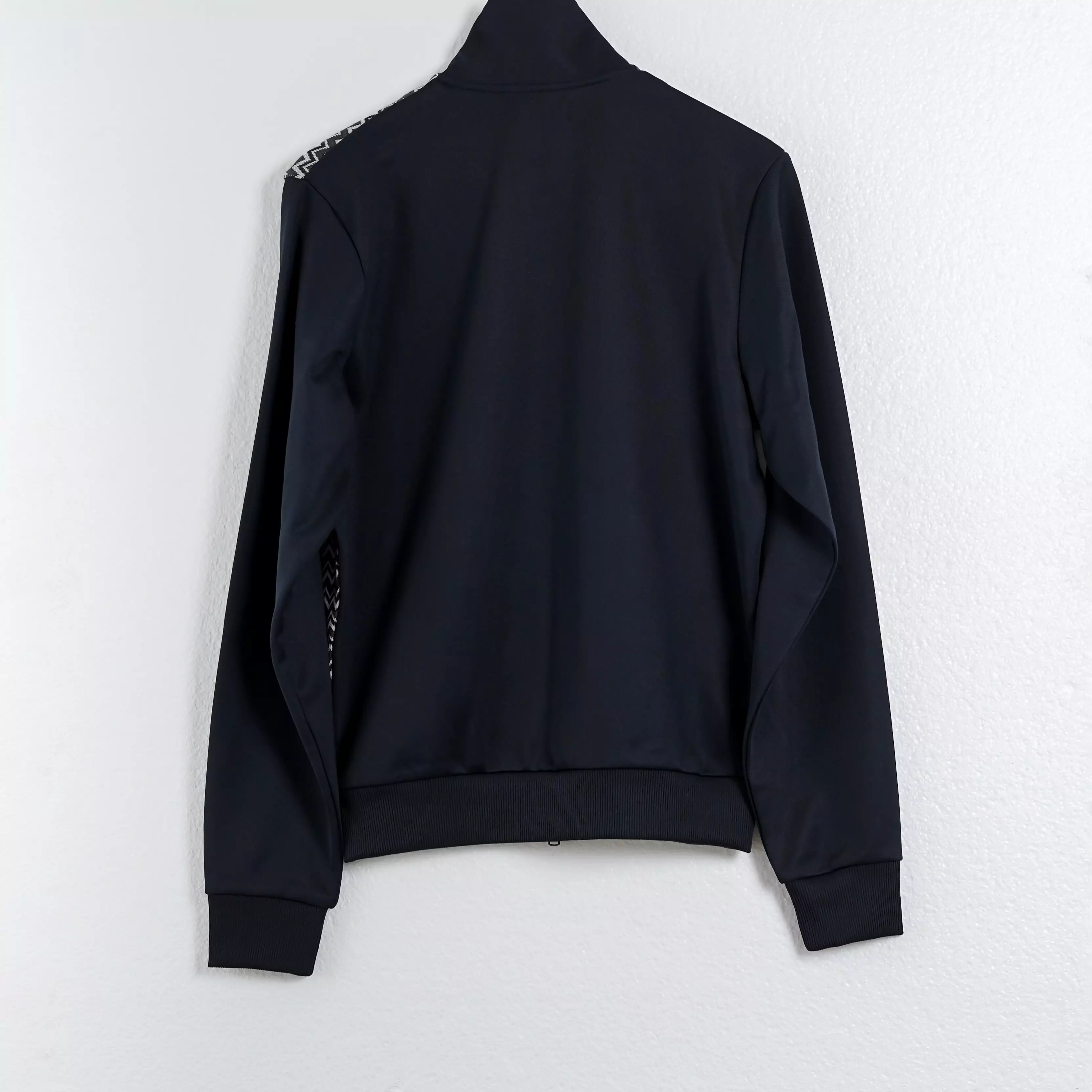Jual FRED PERRY Jaket FRED PERRY PATTERN IVORY NAVY ZIP TRACK BOMBER ...