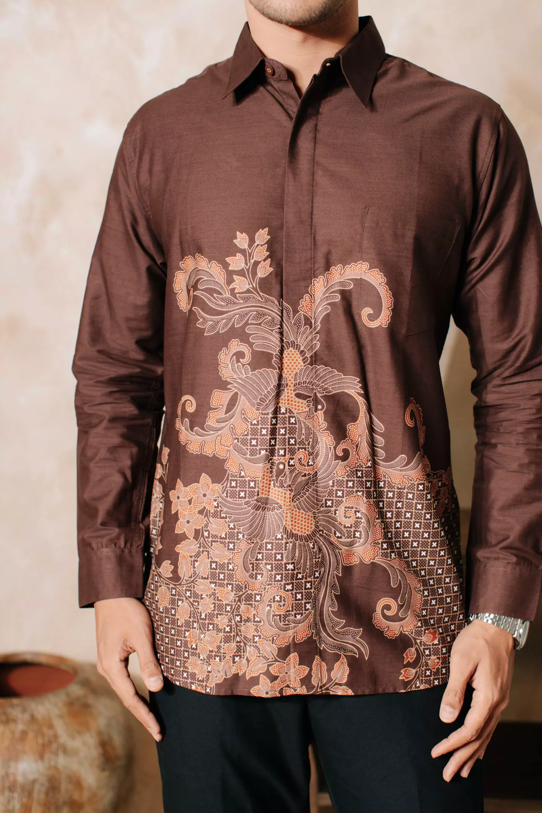 Kavindra Mahogany Brown Kemeja Batik Pria Slim Fit Lengan Panjang Katun Slimfit