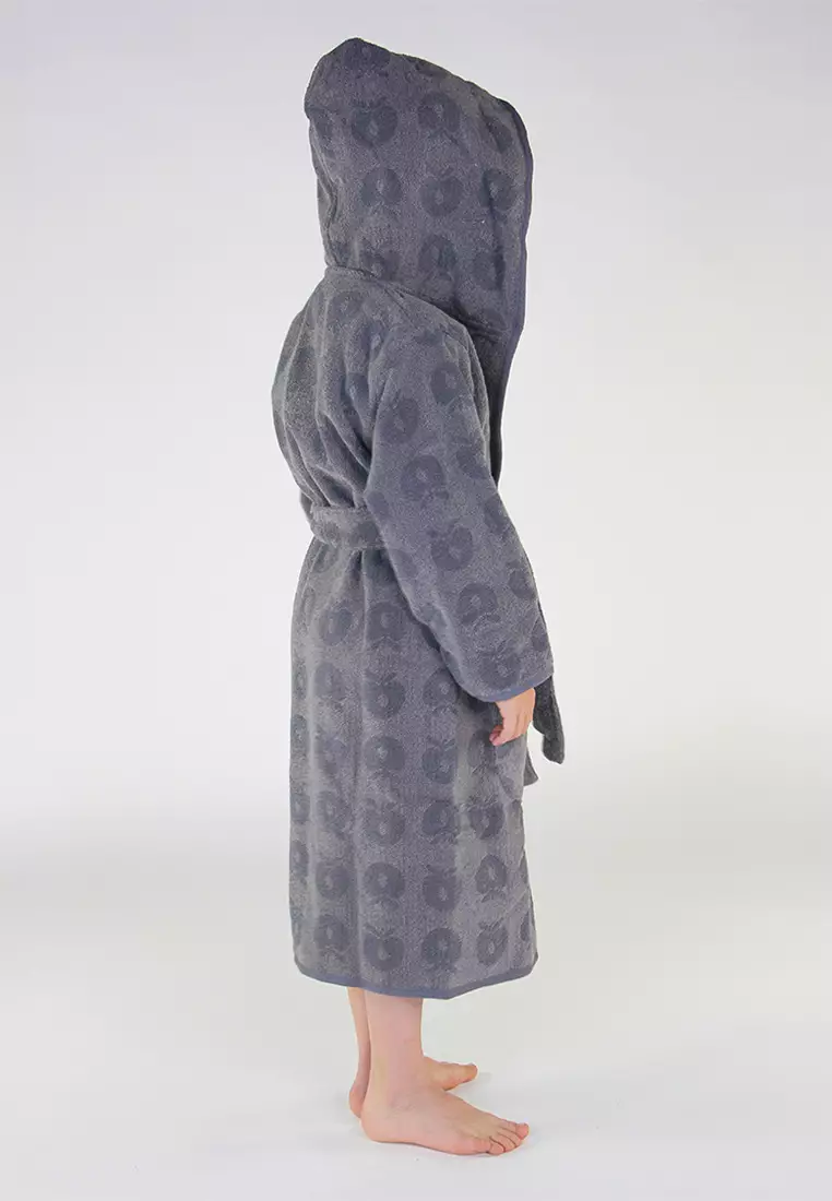 Bathrobe with apples