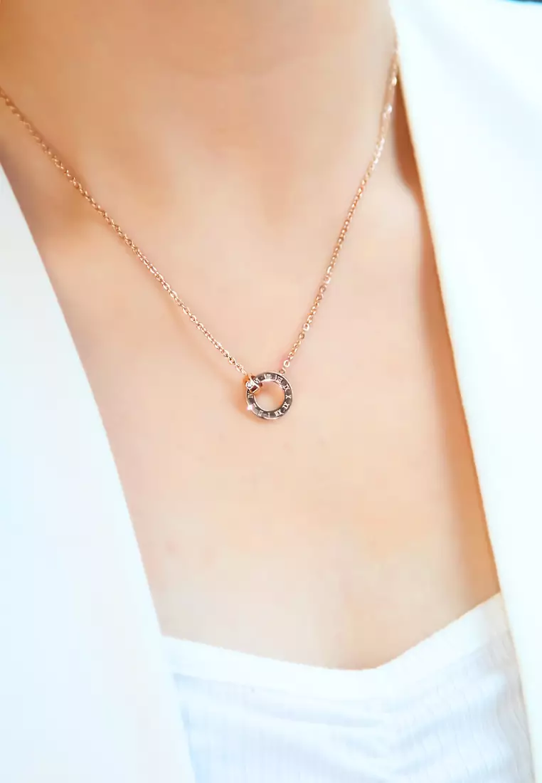 Artemis Interlocking Roman Numeral Ring Pendant Necklace in Silver