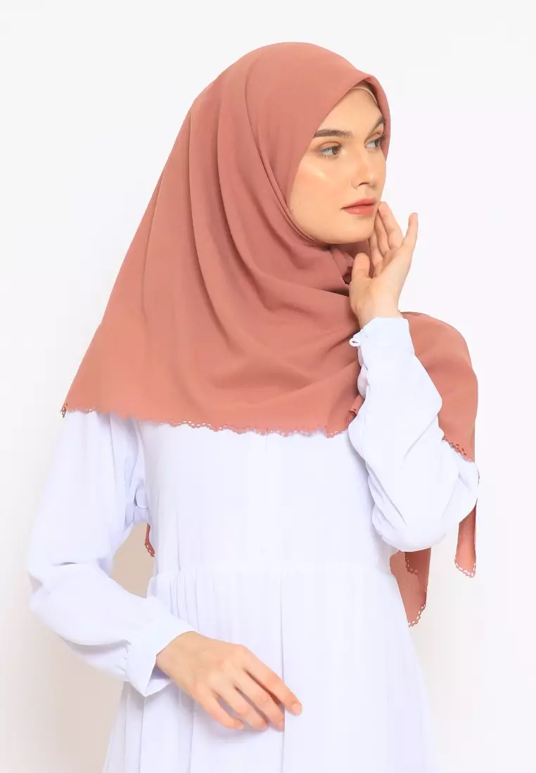 Hijab Segi Empat Lasercut Curly Caramel