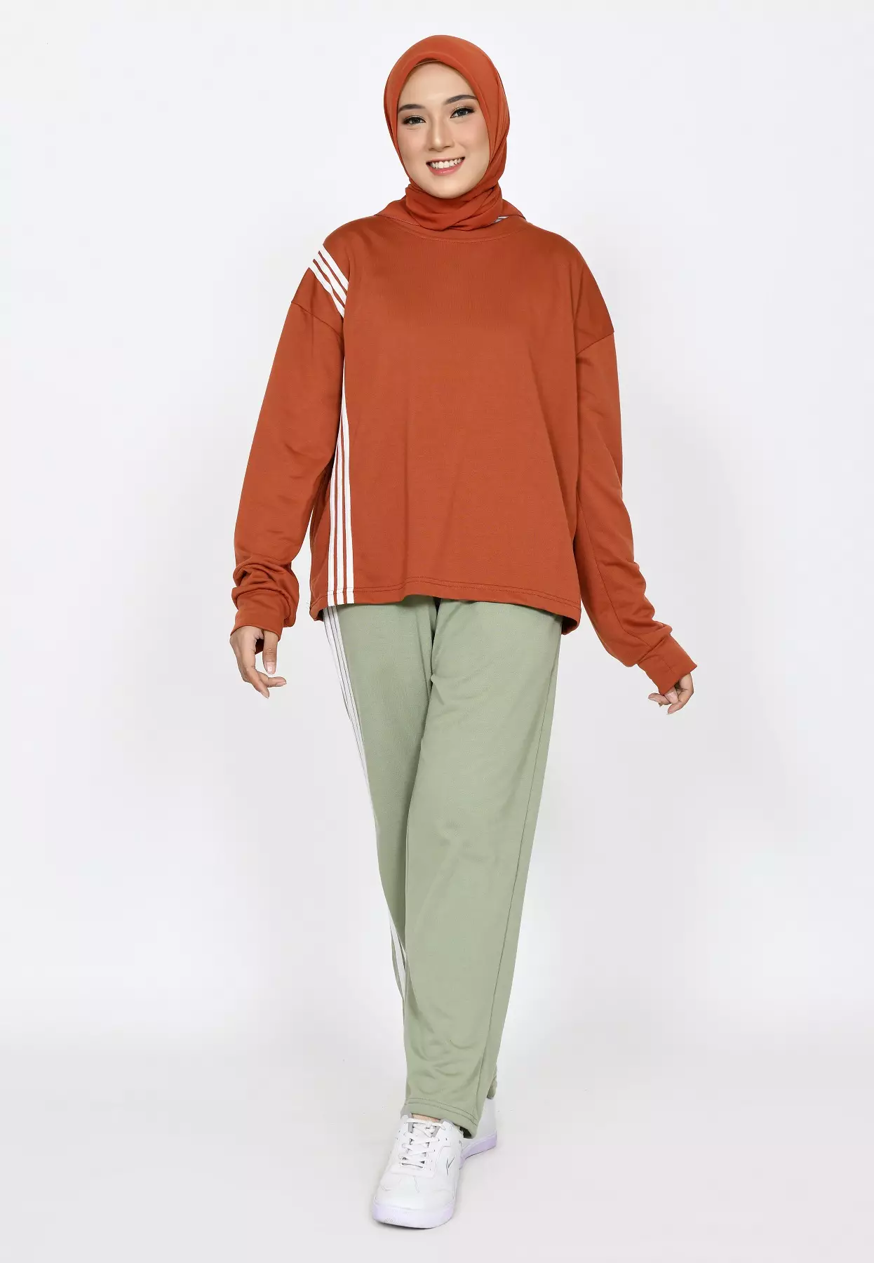 Setelan Training Alena 2