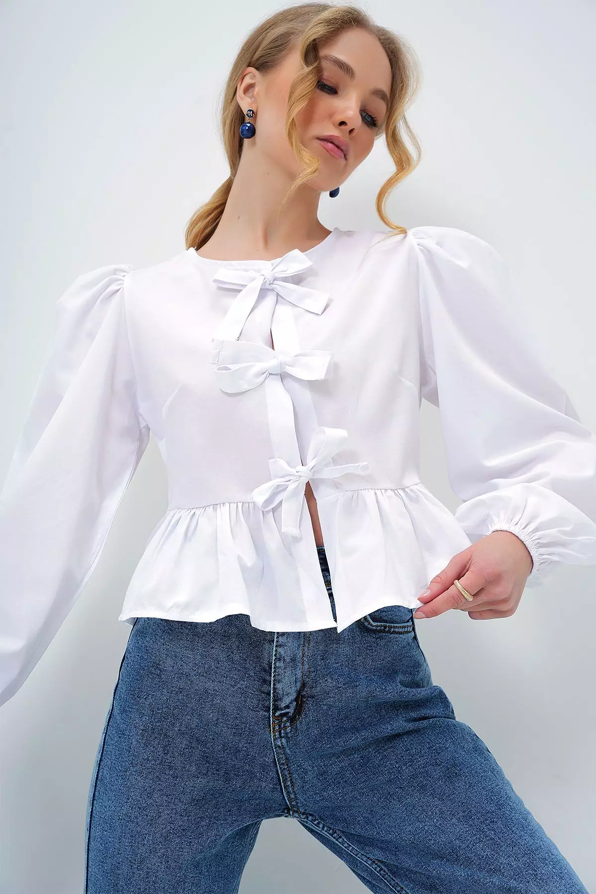 Women's White Crew Neck Bow Tie Princess Sleeve Poplin Blouse