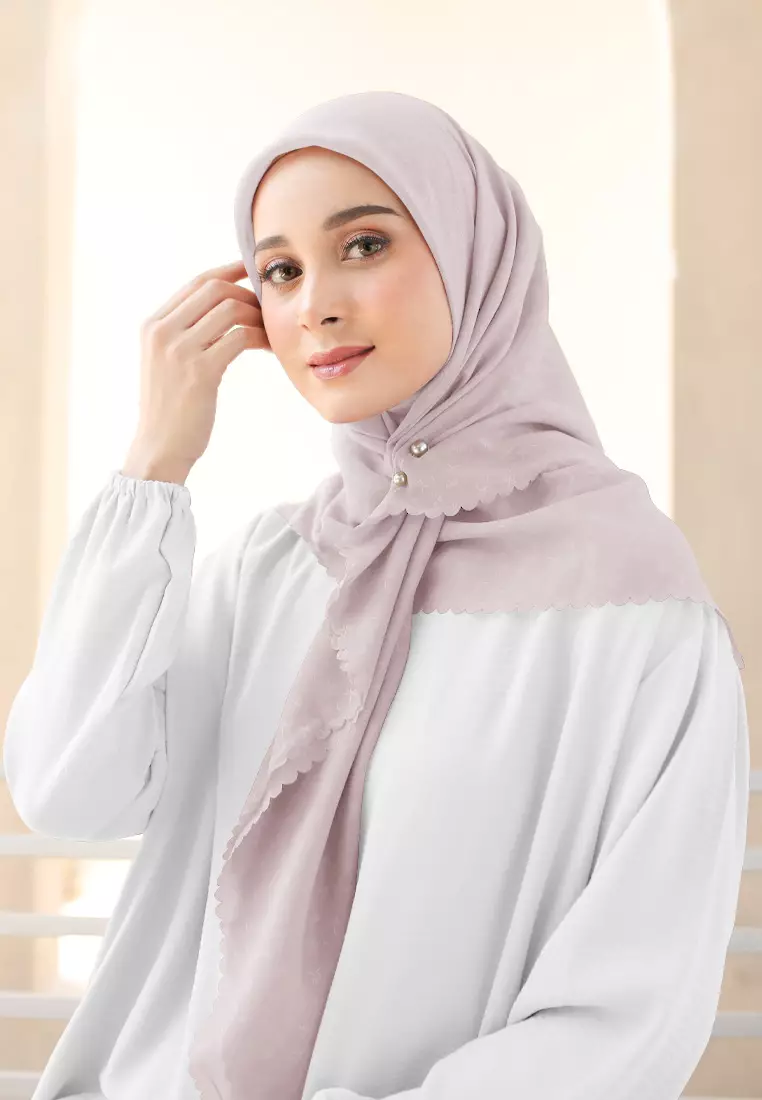 Rada Embossed Square | Hijab Polycotton Scarf Segiempat - Tulip Candy
