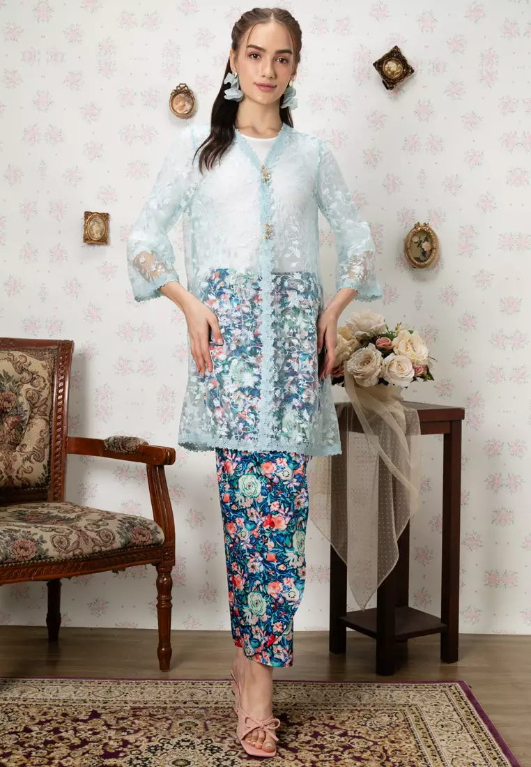 AURA LONG LACE KEBAYA SET