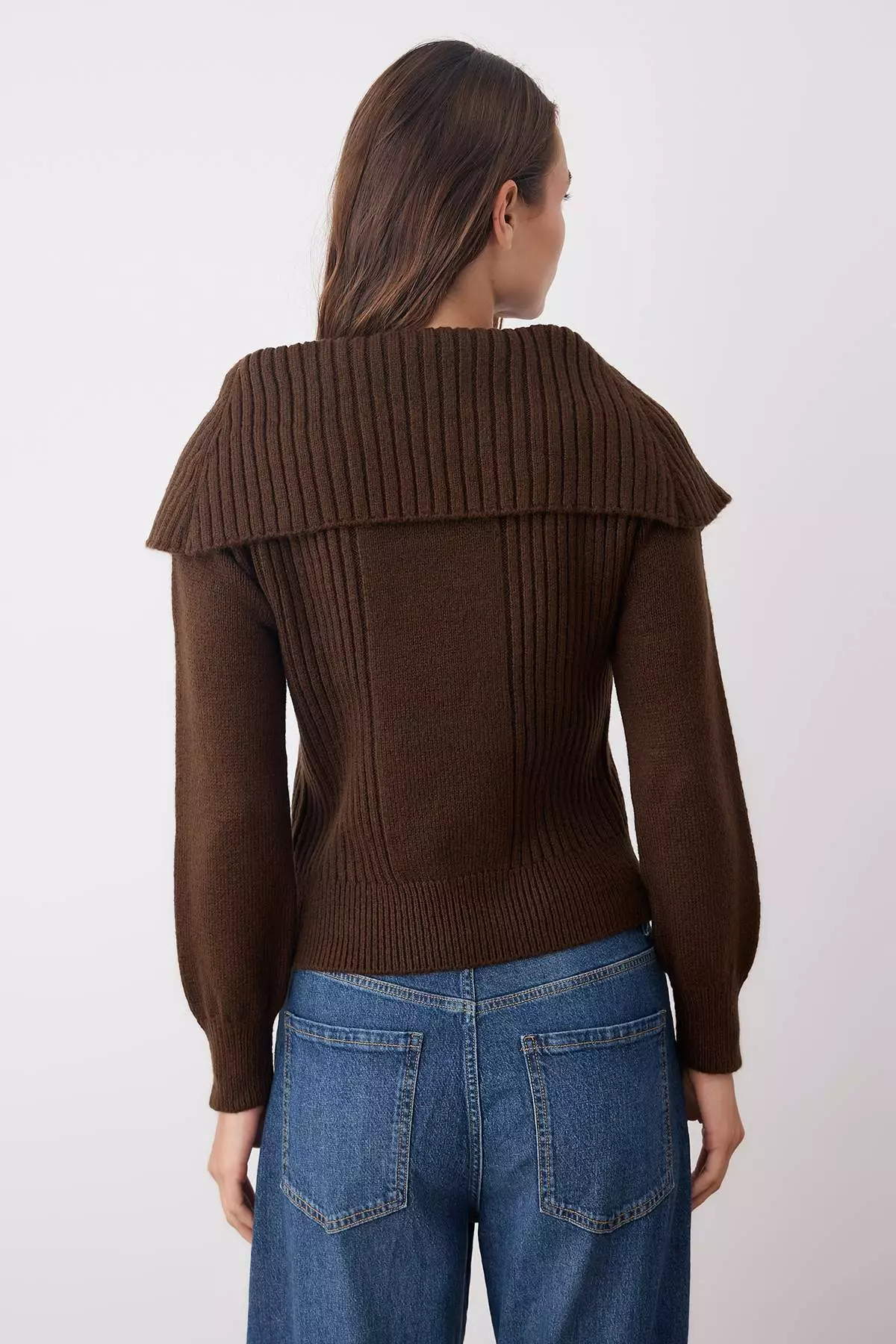 Brown Soft Texture Turn-Down Collar Knitwear Sweater Twoaw26Kz00024